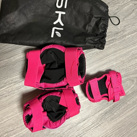 Childrens Knee Pad Set - Picture 4 of 4